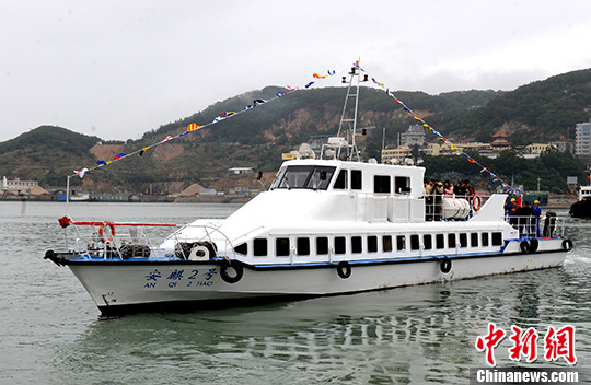 12月23日上午11时，载有89名旅客的“安麒2号”客轮驶离福州港黄岐客运码头。　刘可耕　摄